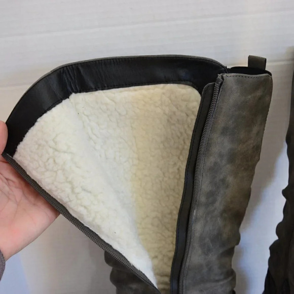 Heeled Shearling  Lined Boots - Picture 5 of 9